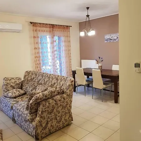 Iovi House * Corfu (city)